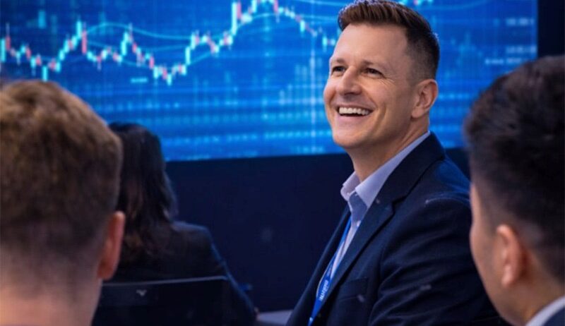 David Whitcombe, Senior Analyst bei LINK FOREX, betont Engagement für transparente Aktienanalyse und verifizierbaren Handel - Halbangst.de