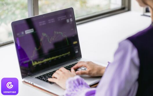 Geekstake hebt saisonales Plattform-Update hervor, während die Jahresend-Aktivität in Krypto-Netzwerken steigt - Halbangst.de